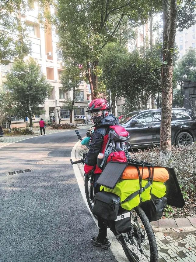 浩瀚体育“千里走单骑”1049江西师范大学大一新生骑行到香港一路上他经历了什么……(图2)