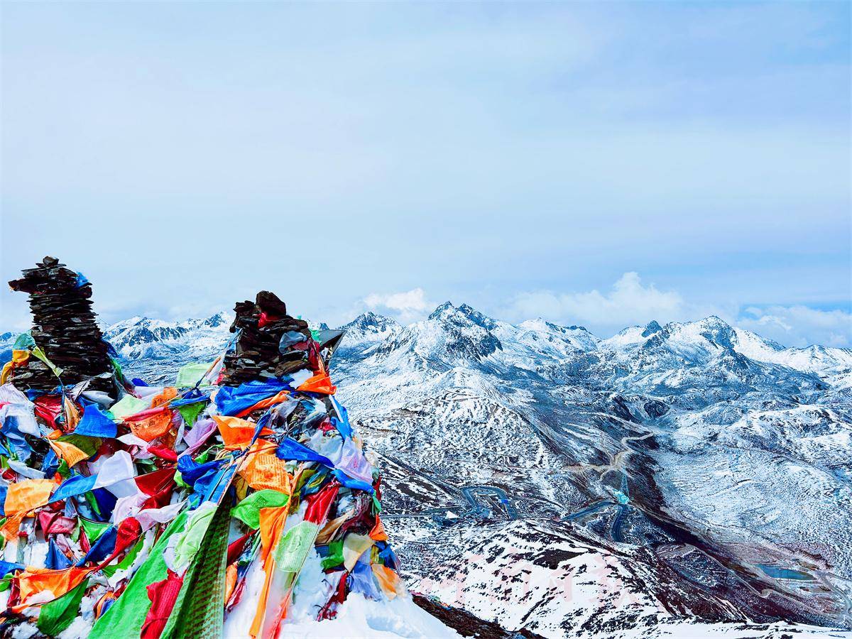 富士康浩瀚体育平台员工杨春玲骑行川藏线：翻越折多山(图3)