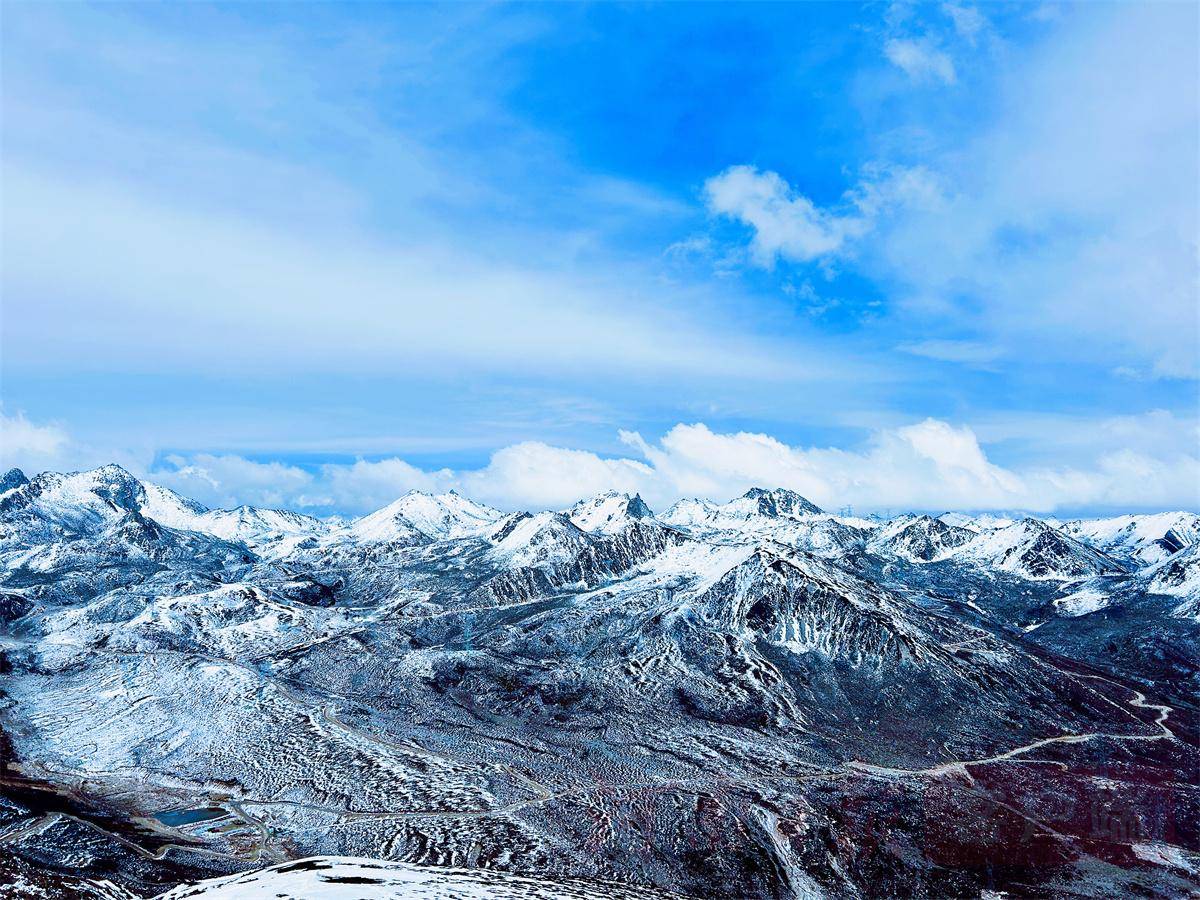 富士康浩瀚体育平台员工杨春玲骑行川藏线：翻越折多山(图7)